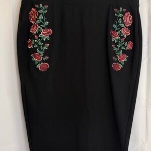 Torrid Black Embroidered Rose Pencil Skirt Size 1 Plus Floral Bodycon